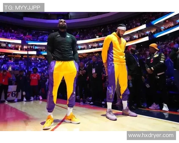 湖人对阵雄鹿莫里斯表现出色助力球队争夺季后赛席位