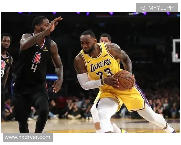 湖人对阵国队精彩直播回顾球迷热情高涨赛场氛围火爆